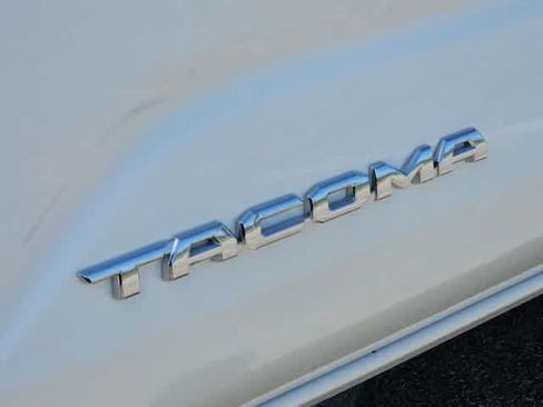 Certified 2025 Toyota Tacoma SR5 AWD/4WD image 11
