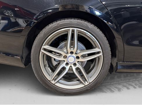 Used 2017 Mercedes-Benz E 300 4MATIC image 54