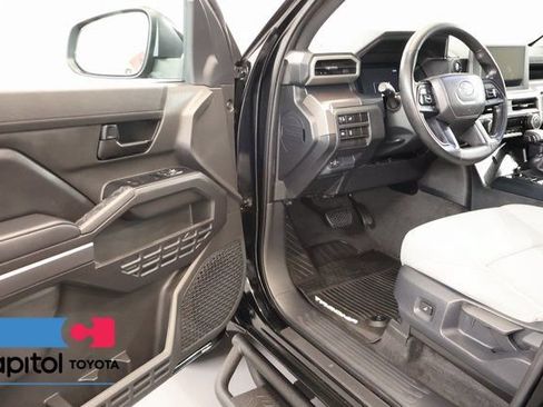 Certified 2024 Toyota Tacoma SR5 AWD/4WD image 9