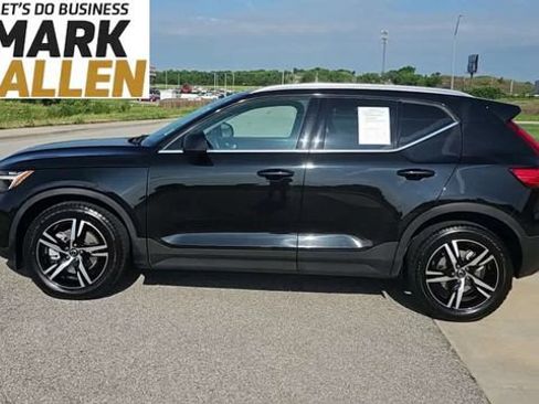 Used 2023 Volvo XC40 B5 Plus AWD/4WD image 5