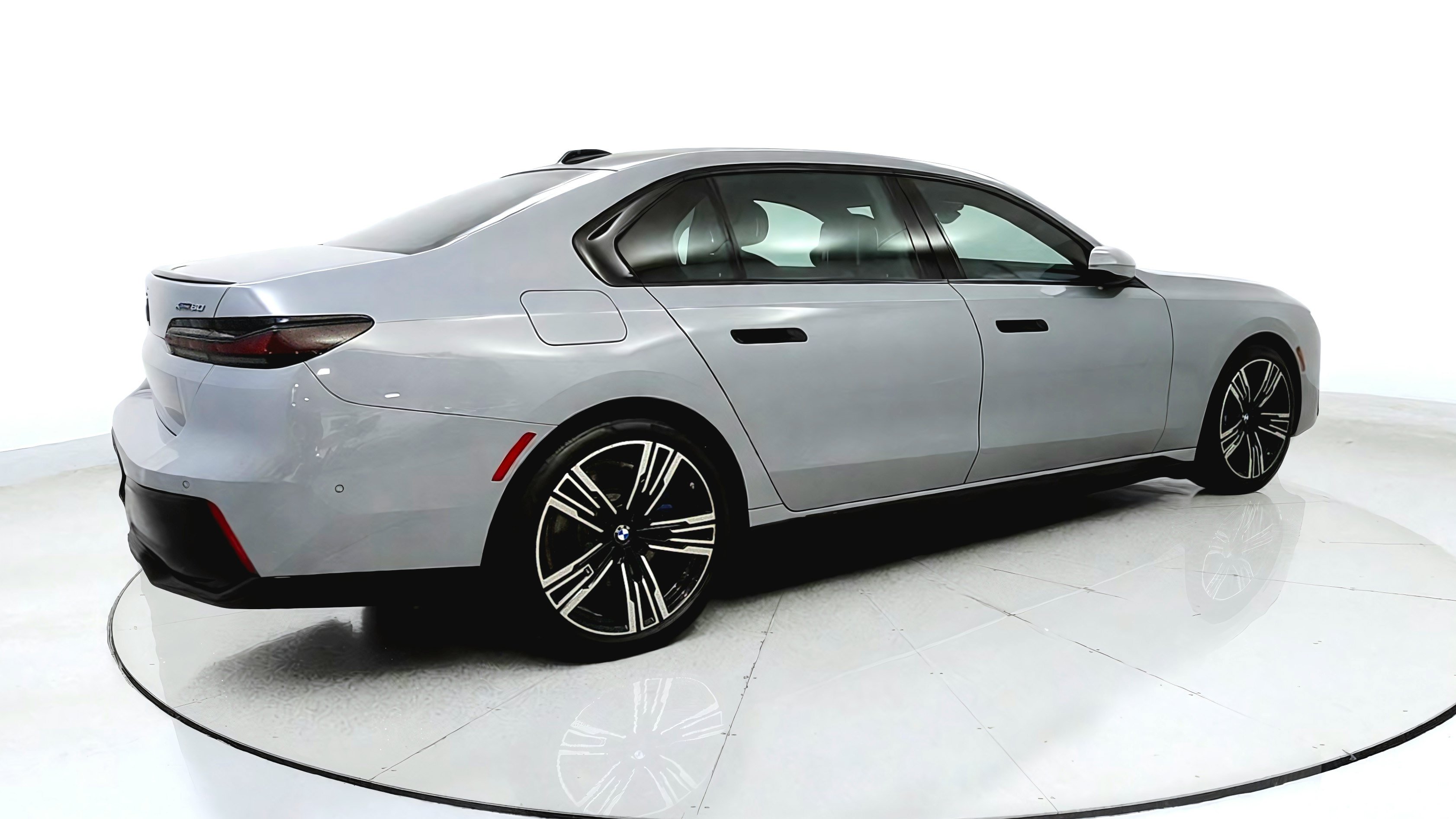 Used 2023 BMW i7 xDrive60 w/ Parking Assistance Package AWD/4WD image 7