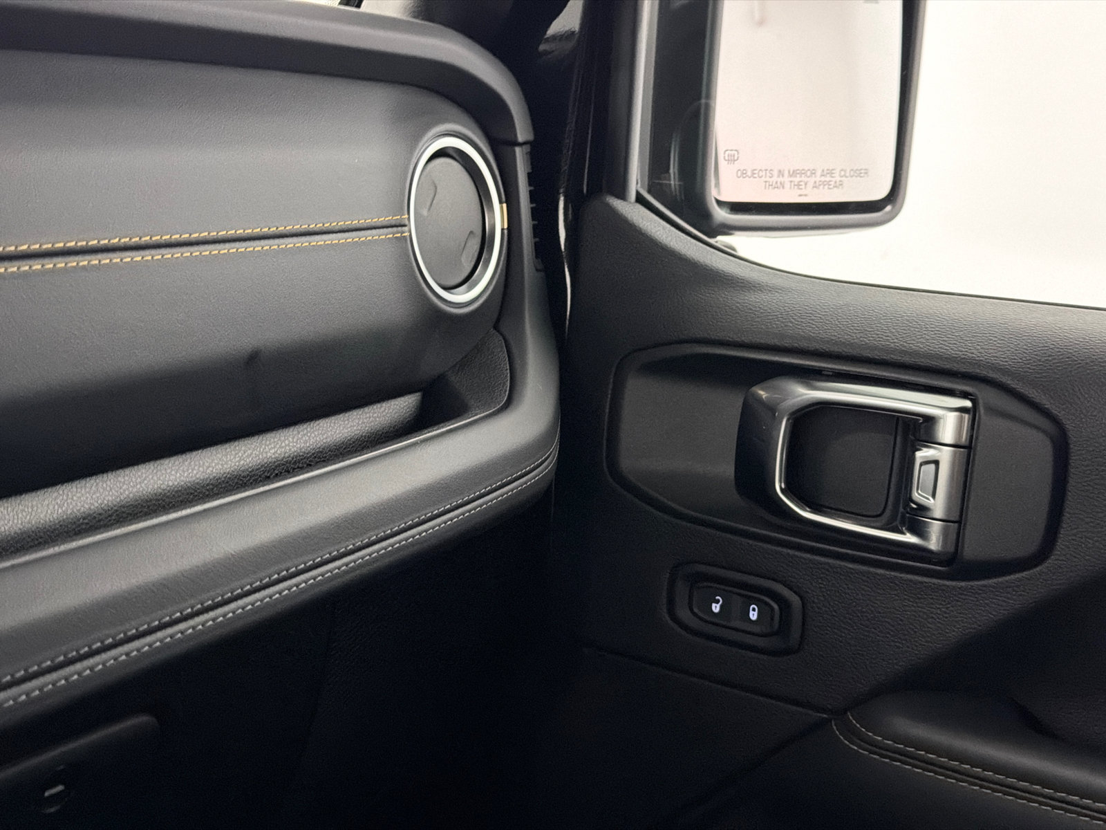 Used 2025 Jeep Wrangler Unlimited Sahara AWD/4WD image 33