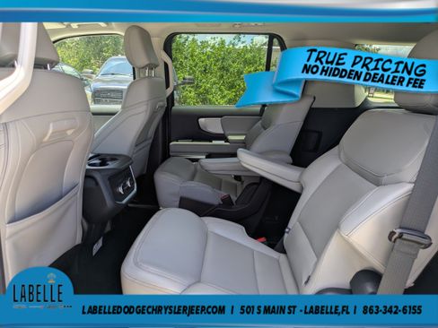Used 2025 Ford Expedition Active AWD/4WD image 11