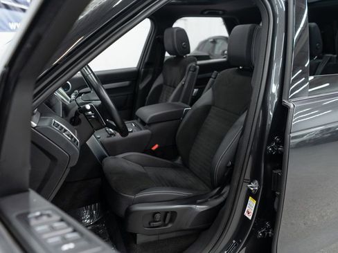 Used 2023 Land Rover Discovery S R-Dynamic image 9