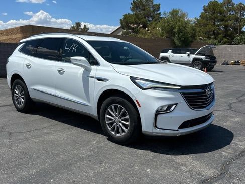 Used 2023 Buick Enclave Essence FWD image 2