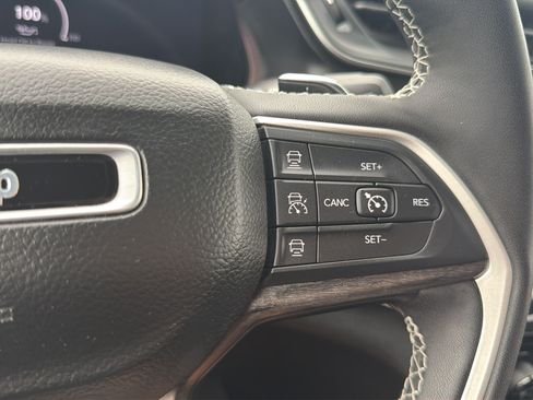 Used 2023 Jeep Grand Cherokee L Limited AWD/4WD image 23