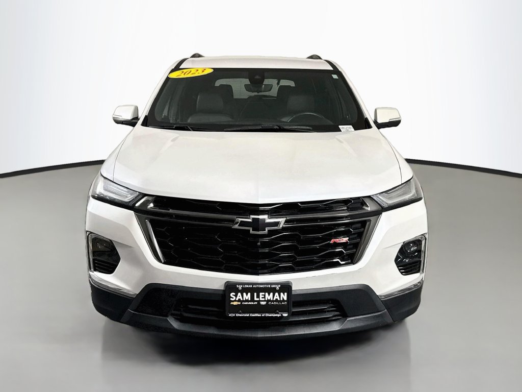 Used 2023 Chevrolet Traverse RS FWD image 2
