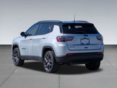 Used 2025 Jeep Compass Limited w/ Sun & Sound Group AWD/4WD image 3
