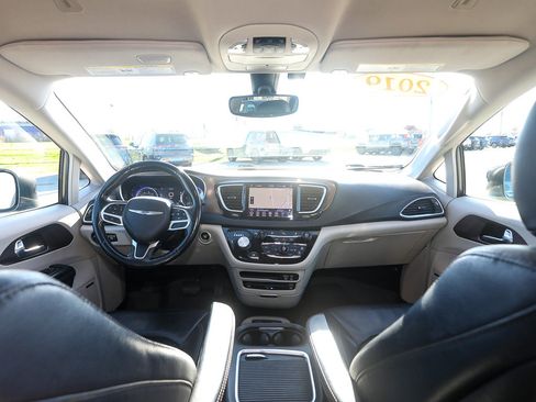 Used 2019 Chrysler Pacifica Touring-L Plus image 26