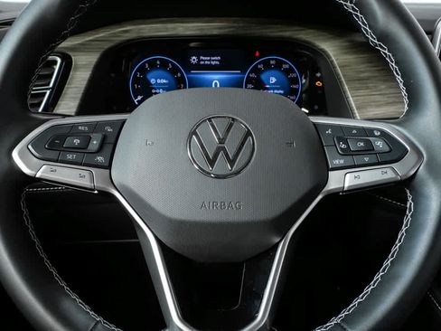 Used 2025 Volkswagen Atlas SEL image 12