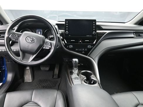 Used 2023 Toyota Camry SE w/ Cold Weather Package image 10