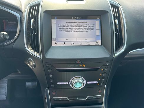 Used 2019 Ford Edge Titanium w/ Cold Weather Package AWD/4WD image 12