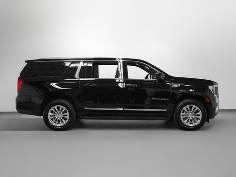 Used 2023 GMC Yukon XL SLT image 4