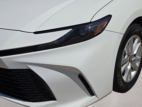 Used 2025 Toyota Camry LE FWD image 9