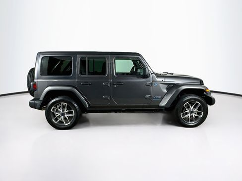 Used 2024 Jeep Wrangler Unlimited w/ Convenience Group AWD/4WD image 10