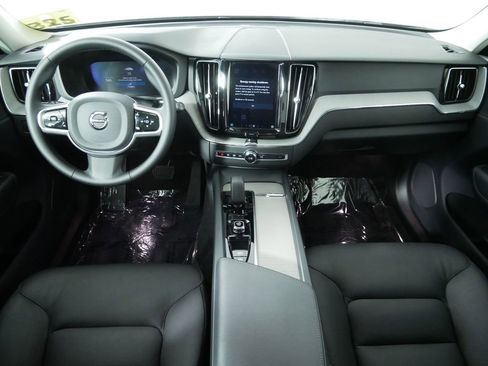 Used 2025 Volvo XC60 B5 Plus AWD/4WD image 19