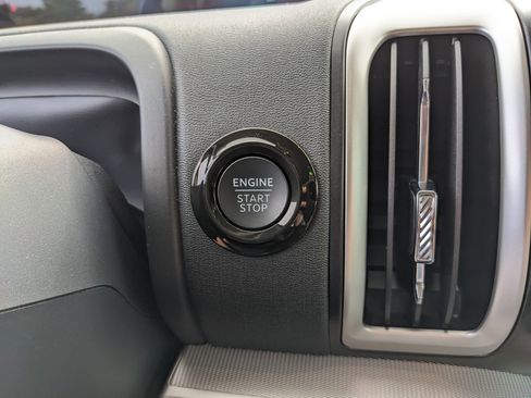 Used 2025 Ford Expedition Active image 27