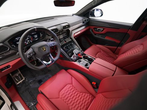 Used 2022 Lamborghini Urus image 2