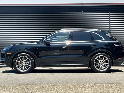 New 2026 Porsche Cayenne E-Hybrid AWD/4WD image 2