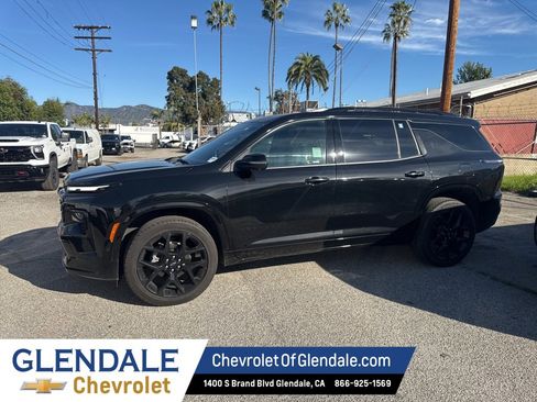 Used 2024 Chevrolet Traverse RS image 3