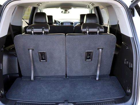 Used 2023 GMC Acadia SLT image 17