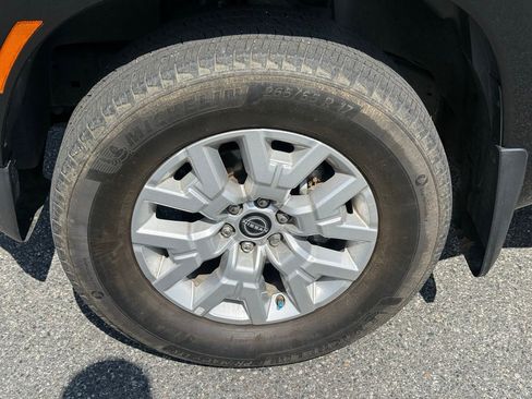Used 2023 Nissan Frontier SV w/ Tow Package AWD/4WD image 11