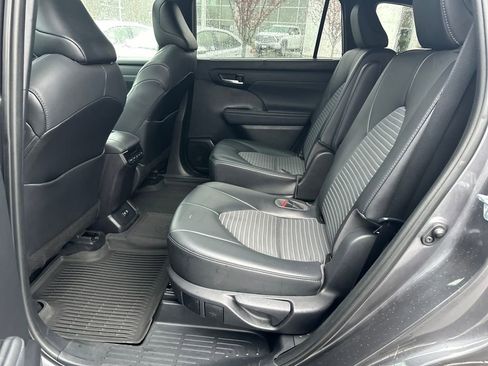 Used 2021 Toyota Highlander XSE image 14
