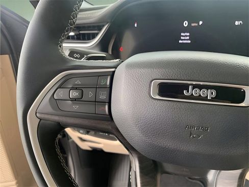 Used 2025 Jeep Grand Cherokee Limited image 44