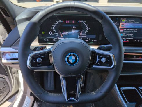 Used 2025 BMW i7 xDrive60 AWD/4WD image 18