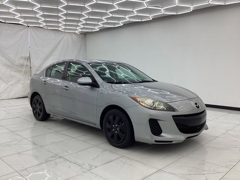 Used 2013 MAZDA MAZDA3 i SV w/ Convenience Pkg image 3