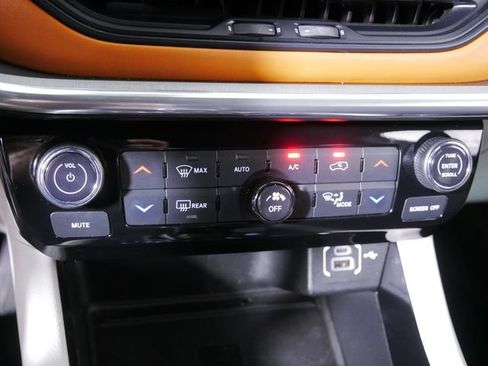 Certified 2023 Jeep Compass Limited w/ Elite Group AWD/4WD image 30