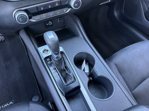 Used 2024 Nissan Altima 2.5 S FWD image 30