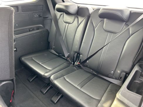 Used 2024 Kia Sorento S image 11