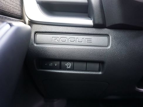 Used 2023 Nissan Rogue S FWD image 5