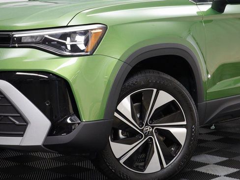 New 2025 Volkswagen Taos SE image 3