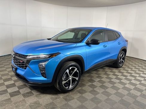 Used 2025 Chevrolet Trax RS w/ Driver Confidence Package image 7