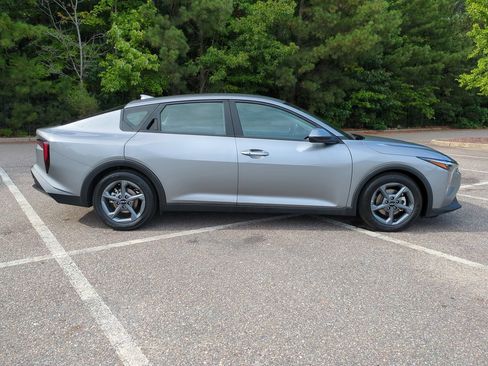 Used 2025 Kia K4 FWD image 3