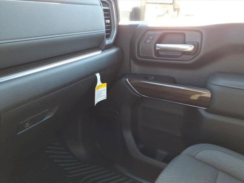Used 2025 Chevrolet Silverado 2500 LT w/ Convenience Package AWD/4WD image 17