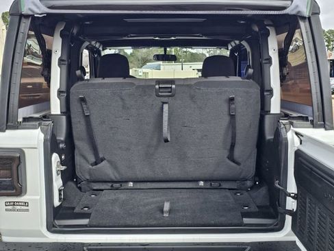 Used 2023 Jeep Wrangler Sport S image 25