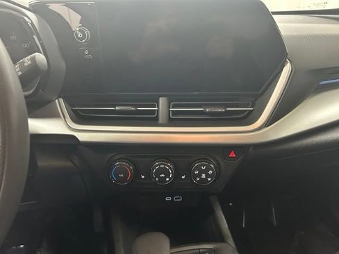 Used 2024 Chevrolet Trax LS w/ LS Convenience Package FWD image 19