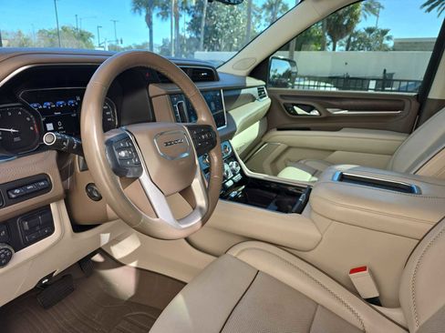 Used 2021 GMC Yukon Denali w/ Denali Premium Package image 16