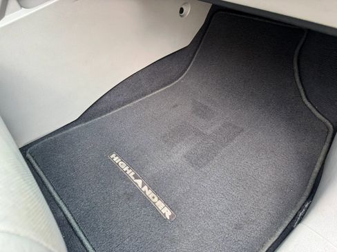 Used 2011 Toyota Highlander Limited w/ Tow Pkg image 30