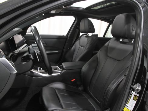 Certified 2022 BMW 330i xDrive Sedan w/ Driving Assistance Package image 5