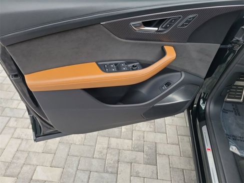 Used 2022 Audi RS Q8 image 23