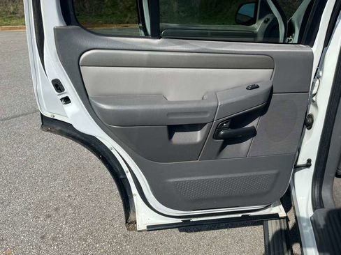 Used 2004 Ford Explorer Sport XLT image 13