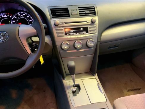 Used 2010 Toyota Camry LE FWD image 6