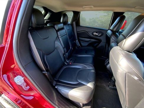 Used 2017 Jeep Cherokee Limited image 23