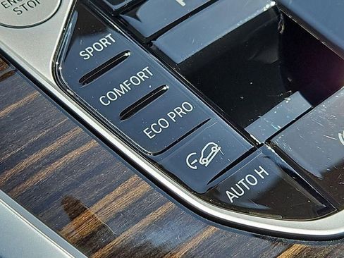 Used 2025 BMW X7 xDrive40i w/ Premium Package image 26