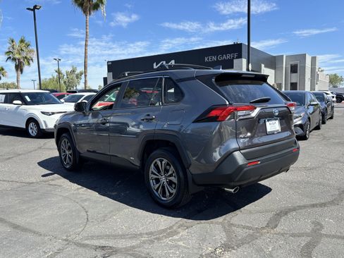 Used 2022 Toyota RAV4 XLE Premium AWD/4WD image 4