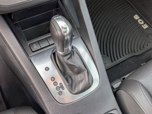 Used 2013 Volkswagen Eos Komfort FWD image 23